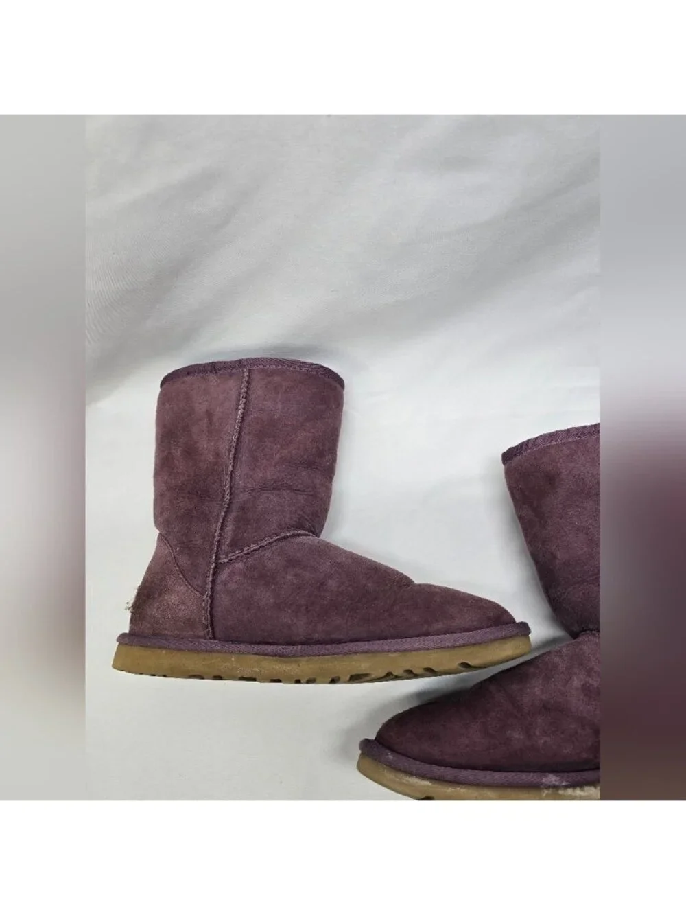 UGG F23112D Classic Short  PURPLE  Sheepskin Boots Women size 6- Stains